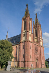 Obraz premium Rheingauer Dom, katholische Pfarrkirche Heilig Kreuz, Bischof-Blum-Platz, Geisenheim, Hessen, Deutschland