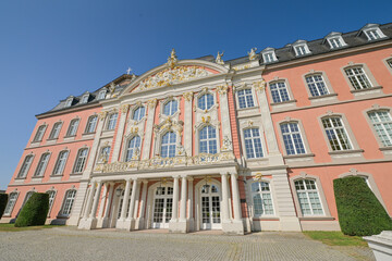 Obraz premium Kurfürstliches Palais, Willy-Brandt-Platz, Trier, Rheinland-Pfalz, Deutschland