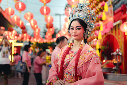Artistic expression at the chinese opera festival a cultural event in vibrant surroundings