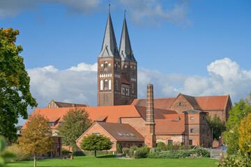 Obraz premium Kloster Jerichow mit Stiftskirche St. Marien und St. Nikolaus, Jerichow, Sachsen-Anhalt, Deutschland