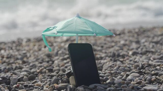 Beach accessories for smartphone. Cell phone umbrella sun shade. Mobile phone holder outdoor sunshade and light-proof umbrella.