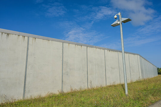 Mauer der Justizvollzugsanstalt, Asperger Stra&szlig;e, Stammheim, Stuttgart, Baden-W&uuml;rttemberg, Deutschland