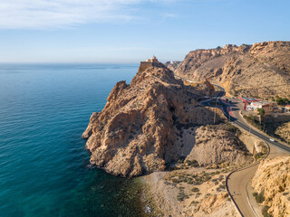 El faro maritimo de San Telmo situado en Almería (Andalucía, España), sobre la costa del mar...