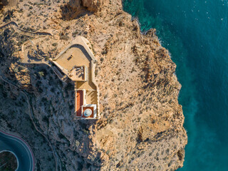 El faro maritimo de San Telmo situado en Almería (Andalucía, España), sobre la costa del mar...