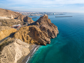 El faro maritimo de San Telmo situado en Almería (Andalucía, España), sobre la costa del mar...