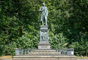 Obraz premium Uhlanddenkmal, Anlagenpark, Tübingen, Baden-Württemberg, Deutschland