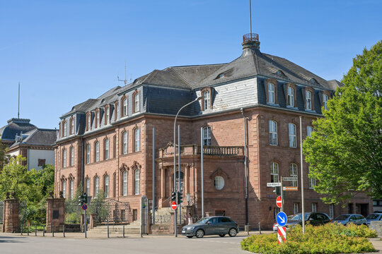Altbau, Volkshochschule, Kaiser-Friedrich-Ring, Kaiser-Wilhelm-Stra&szlig;e, Saarlouis, Saarland, Deutschland