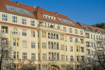 Fototapeta premium Altbauten, Paul-Lincke-Ufer, Kreuzberg, Berlin, Deutschland