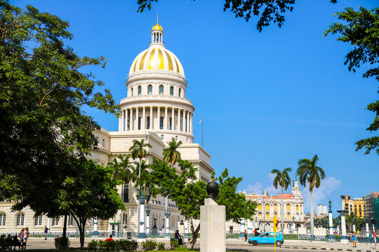 Fototapeta El Capitolio, or the National Capitol Building.Havana, capital of Cuba