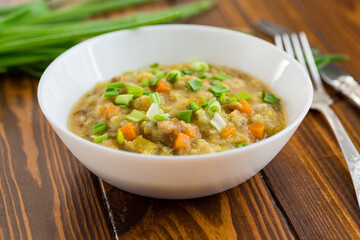 Pea porridge with onions and greens