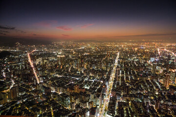 Fototapeta premium Abend, Skyline, Stadtpanorama von Taipeh, Taiwan