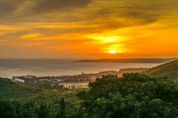 Sonnenuntergang an der Südküste bei Kenting, Hengchun Township, Landkreis Pingtung, Taiwan