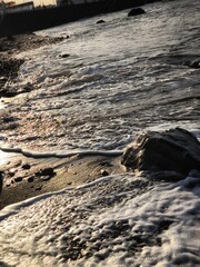 Atardecer a la orilla del mar en Gijón, Asturias 