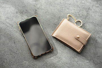 100均財布　薄くて小さい財布　とスマホ