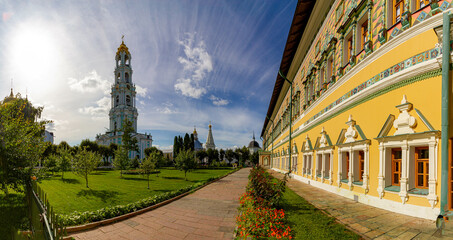 Obraz premium Bell Tower and Royal chambers of Holy Trinity-Sergius Lavra on a sunny autumn day. Sergiev Posad, Moscow region, Russia