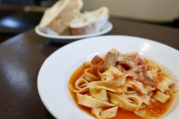 豚肉のトマトソース生パスタ