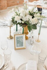 Elegant wedding table setting with flowers.