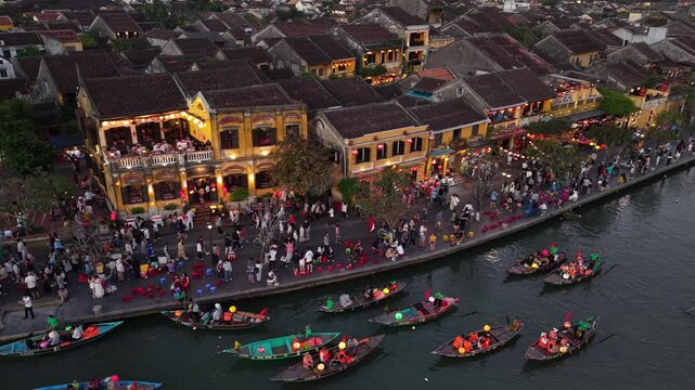 Dji Mavic air 3s - Hoi An ancient town seen from above at night