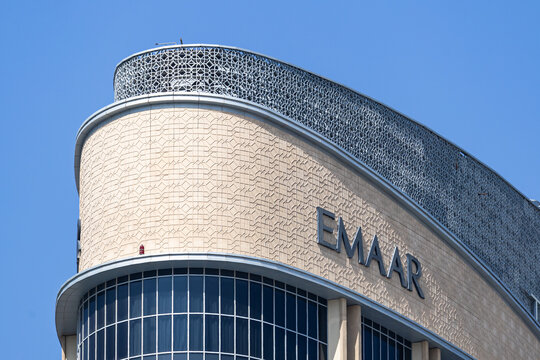 Emaar Properties logo on building. Dubai, UAE - 1 NOV 2023