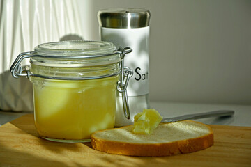 smalec gęsi, tłuszcz gesi, zdrowy smalec z gęsi, tłuszcz gęsi w szklanym słoiku, Jar of goose fat © kateej