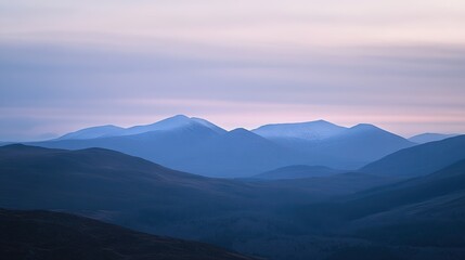 Naklejka premium Serene Winter Mountainscape Under a Pale Sky