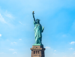 Fototapeta premium World famous Statue of Liberty under a blue sky