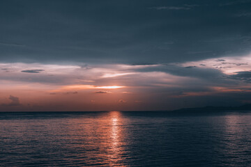 Fototapeta premium sunset over the ocean