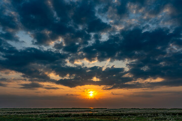 Wunderschöner Abendhimmel über Ostfriesland