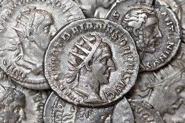 Naklejka premium Ancient Roman coin showing the face of the emperor Trajan Decius Antoninianus