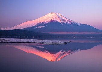 山中湖から富士山と霧氷