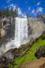 Obraz premium Vernal Falls from the Mist Trail