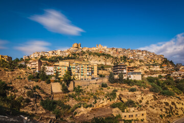 Obraz premium Panoramic view of Agira city in Sicily. August 2024. Long exposure picture.