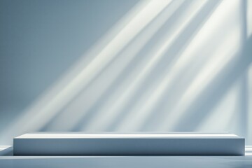 Espaço minimalista com luz natural projetando sombras dramáticas, apresentando um pódio simples e elementos decorativos sutis, criado com IA generativa