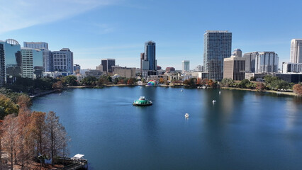 Fototapeta premium Downtown Orlando In Florida United States. Metropolis Downtown District. Stunning Cityscape. Eola Park Scene. Downtown Orlando In Florida United States. Nature Scenery. Outdoor Skyline.