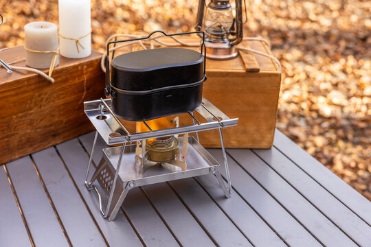 はんごうでごはん　Cooking in a mess kit outdoors 