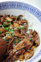 A bowl of delicious Shanghai scallion oil pork intestine noodles