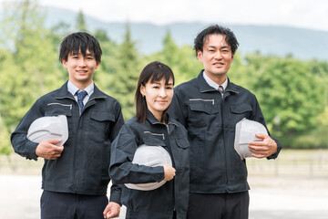 作業着姿の男女の作業員（造園業・土木業・公務員・建設業）
