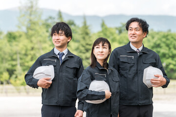 作業着姿の男女の作業員（造園業・土木業・公務員・建設業）
