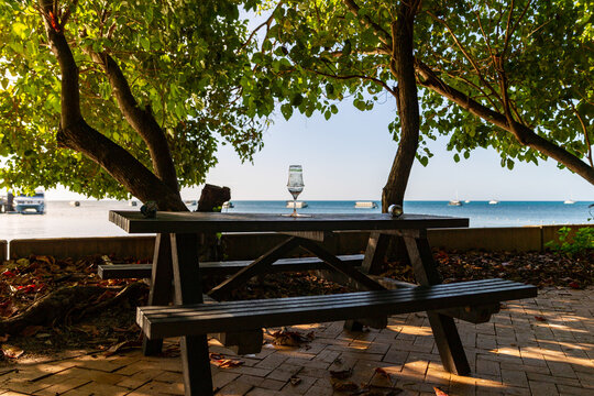 white wine glass picnic table yachts