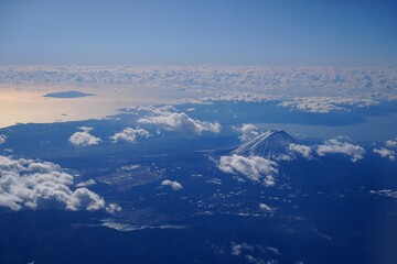 Naklejka premium Snow covered Mount Fuji shooting on plane