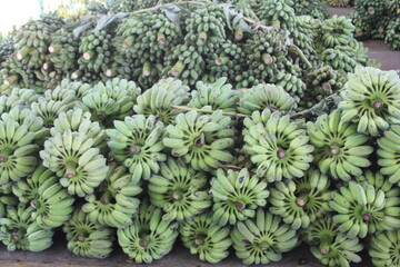 A fresh market is a place where consumers can purchase fresh, locally sourced, and seasonal food products. These markets typically offer a variety of fresh produce, including fruits, vegetables, meat,