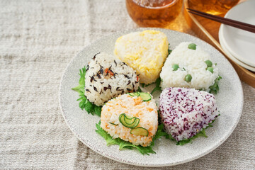 バラエティ豊富な手作りおにぎり