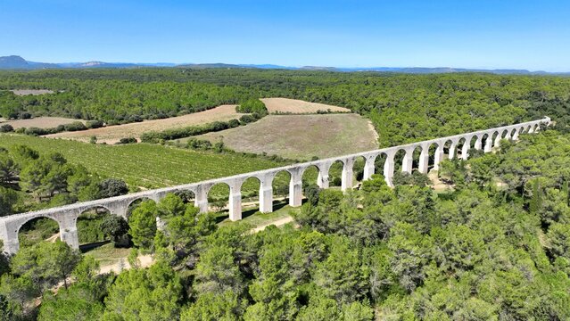 aqueduc de Castries dans l'H&eacute;rault, Occitanie, France