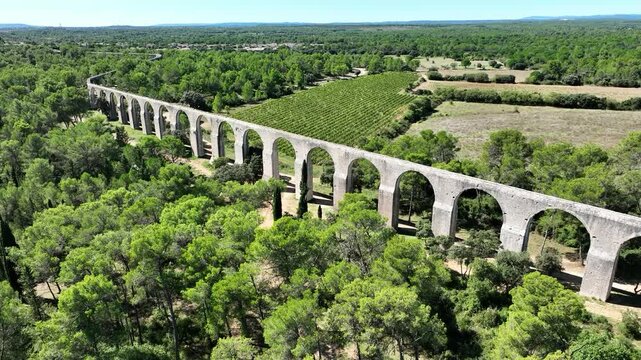 aqueduc de Castries dans l'H&eacute;rault, Occitanie, France