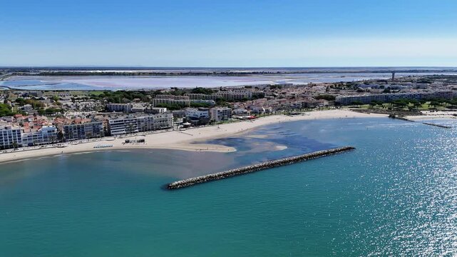 survol du grau-du-roi et port Camargue en Occitanie dans le sud de la France