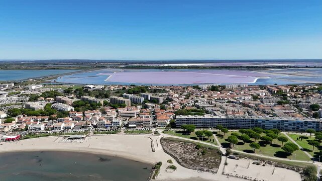 survol du grau-du-roi et port Camargue en Occitanie dans le sud de la France