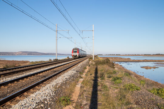 Train express r&eacute;gional TER PortBou  Avignon &agrave; Leucate La Franqui dans l'Aude (France)