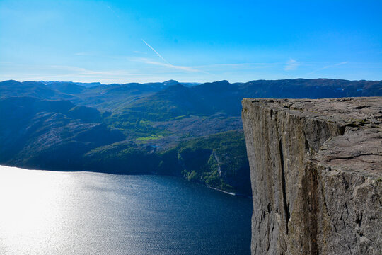 C&eacute;l&egrave;bre rocher de Preikestolen en Norv&egrave;ge