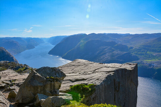 C&eacute;l&egrave;bre rocher de Preikestolen en Norv&egrave;ge