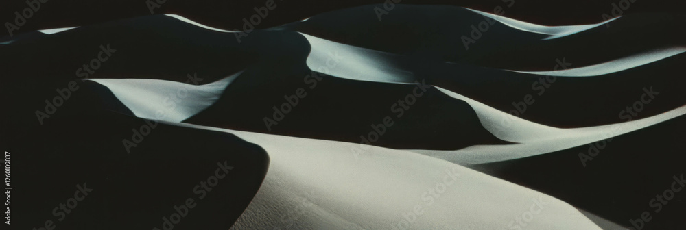 Poster stunning texture of black sand dunes showcasing sharp crests and deep shadows at twilight